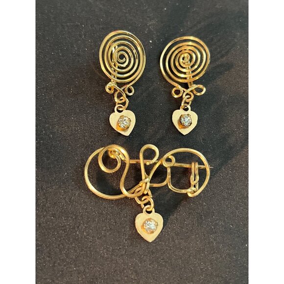 Vintage Jewelry - Antique Vitg Gold Swirl Earrings & Brooch with Heart Pendants 3 piece Set 3.1g